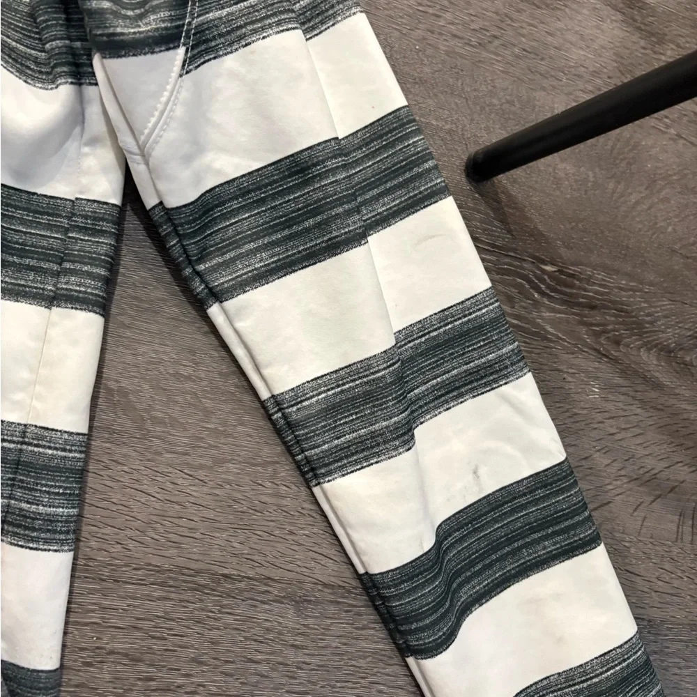 Burton White and Black Striped Zip Hoodie - Picture 6 of 10